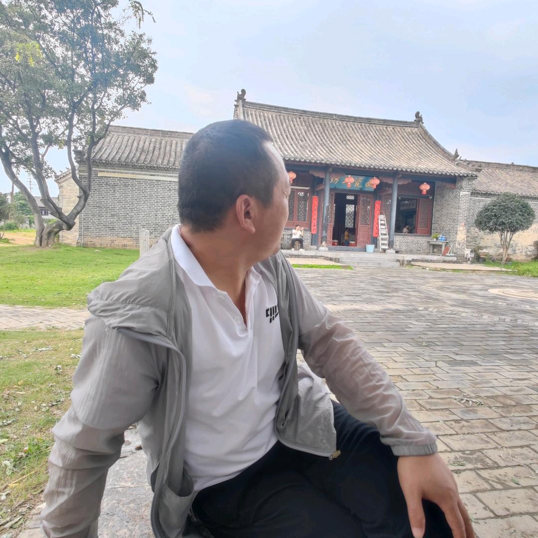爱唱歌，喜主持