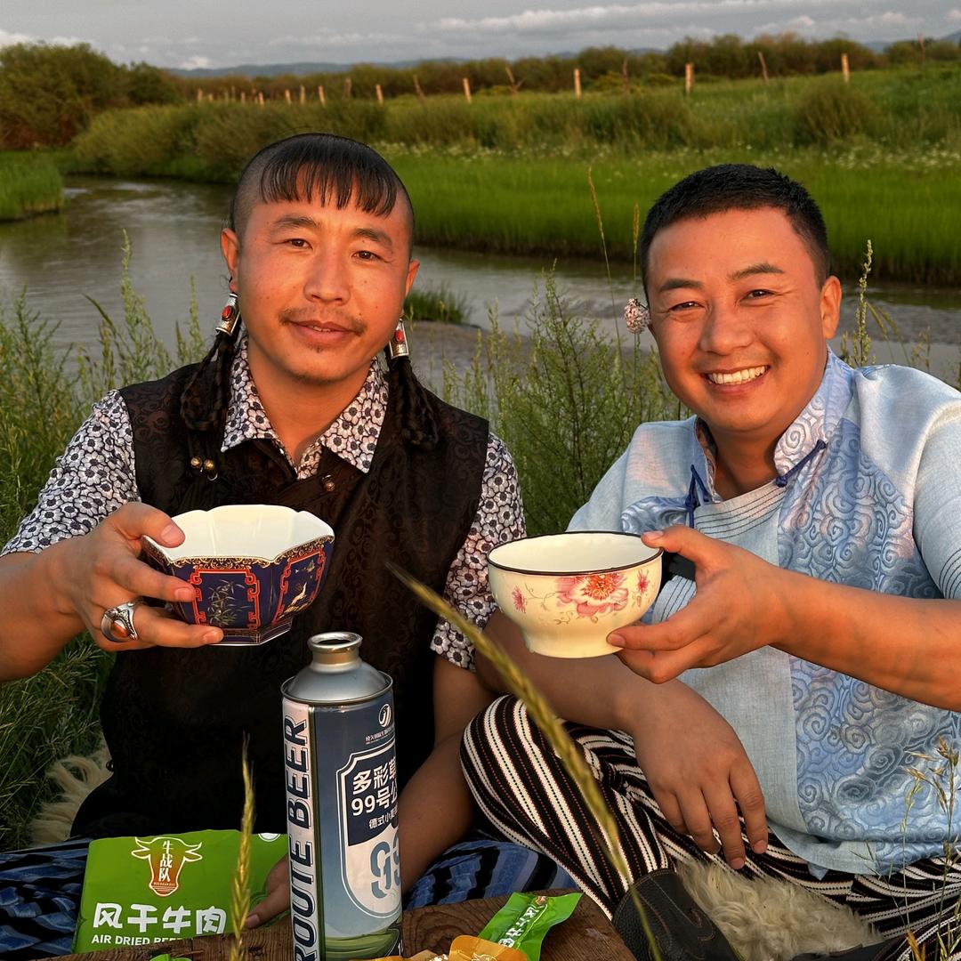七达拉  草原小伙