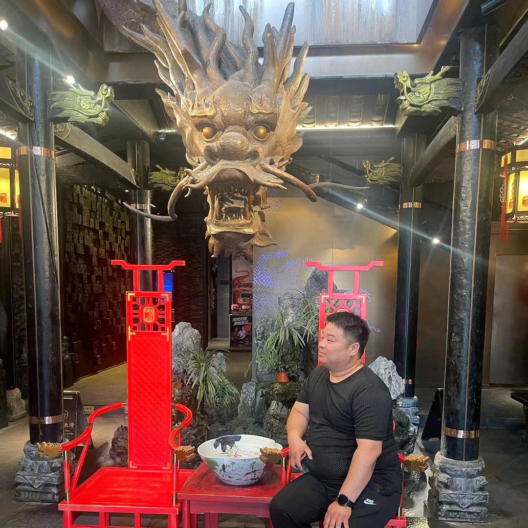 拂晓大酒店
