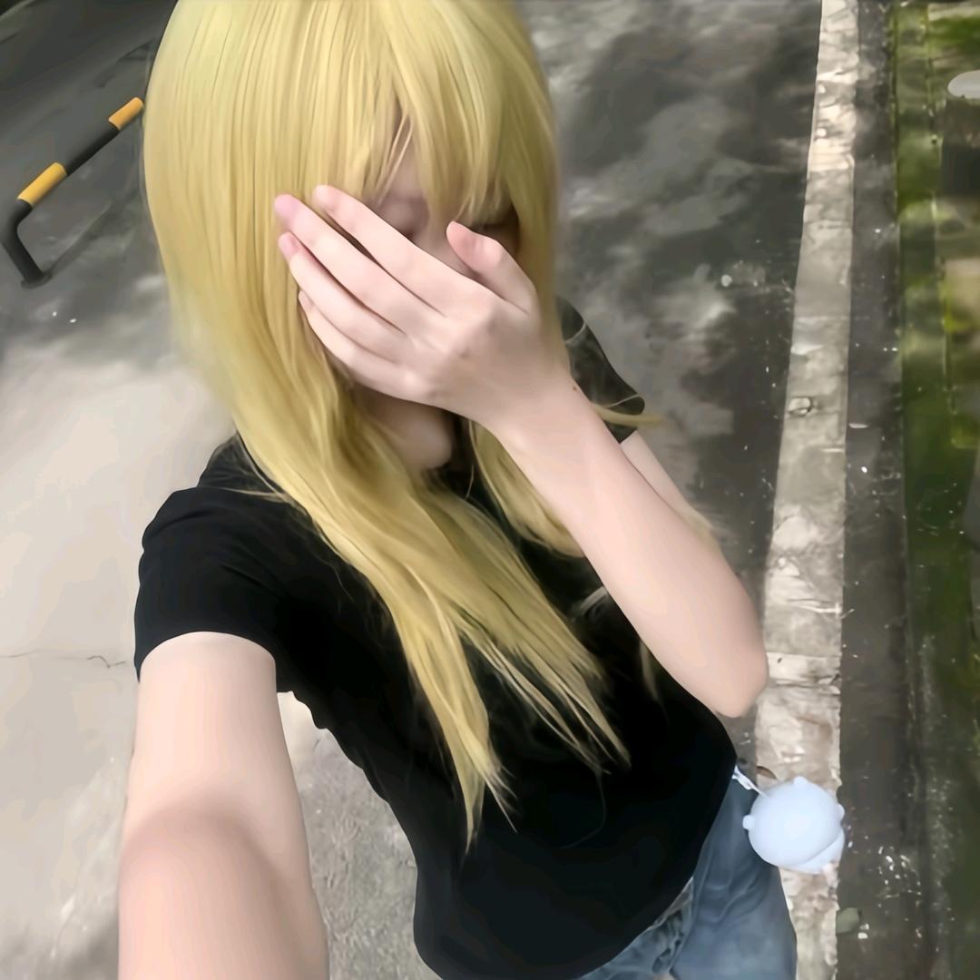 ≽^ ⦁ ⩊ ⦁ ^≼