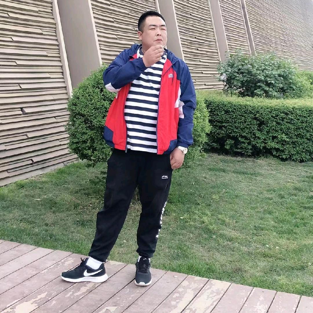 哥等的不是红灯℃