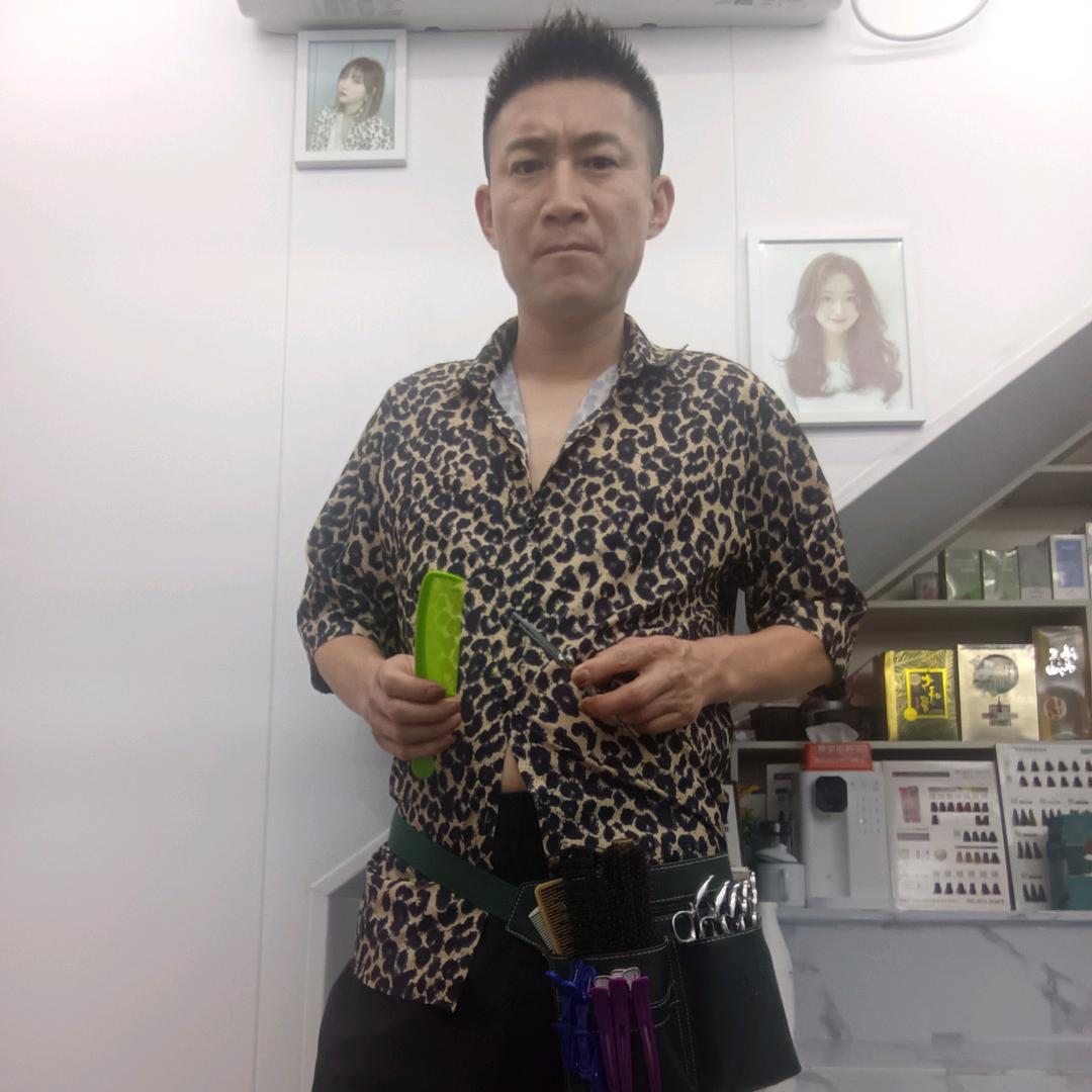 专业烫染姜涛