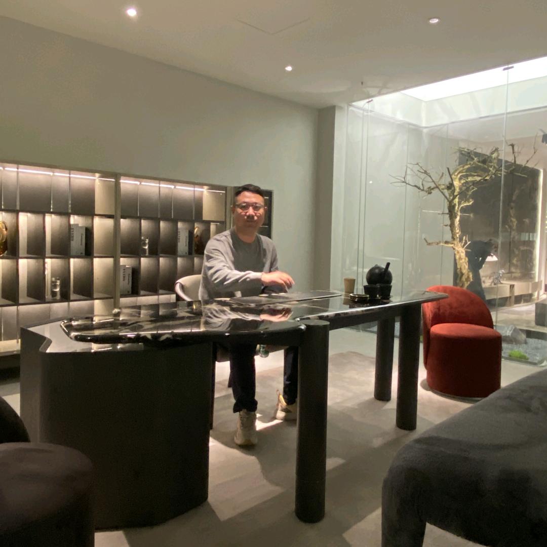 居然严选家具小哥