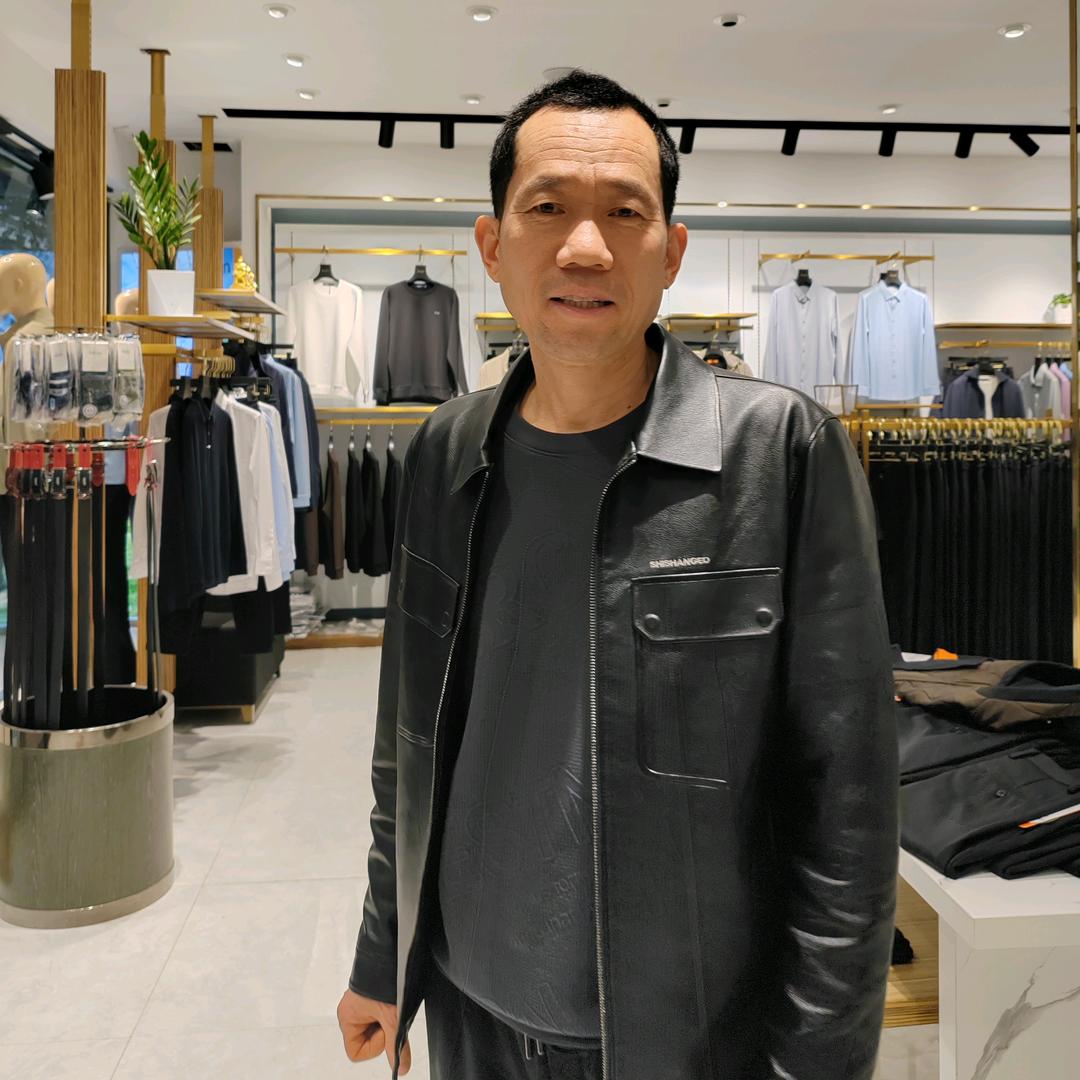 尉氏百斯盾纤丝鸟  朱哥