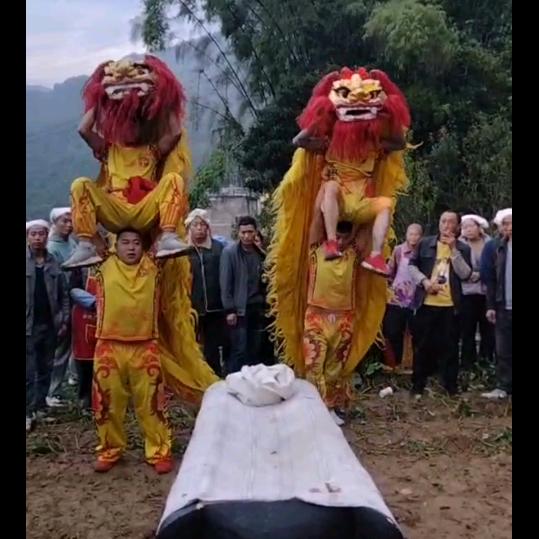 丫口舞狮队