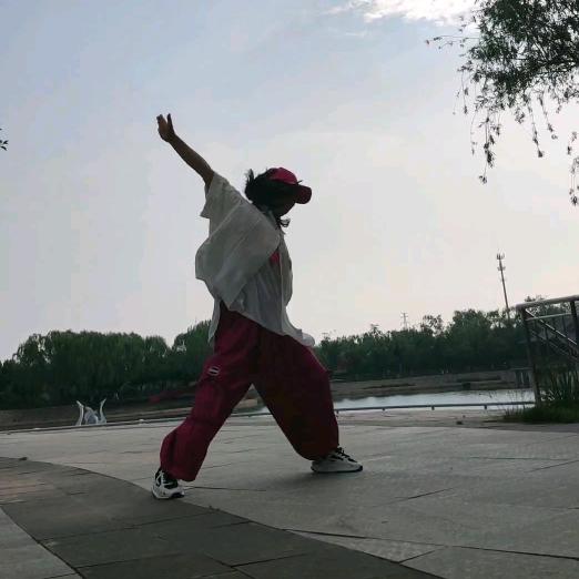 云影随风爱跳舞