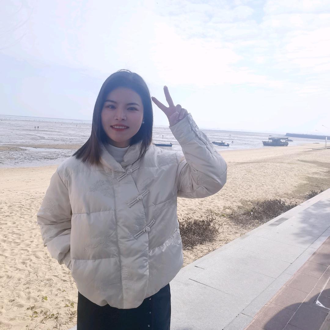 阿 丽丽。