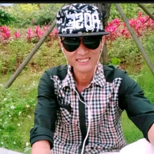 对着镜子看自己