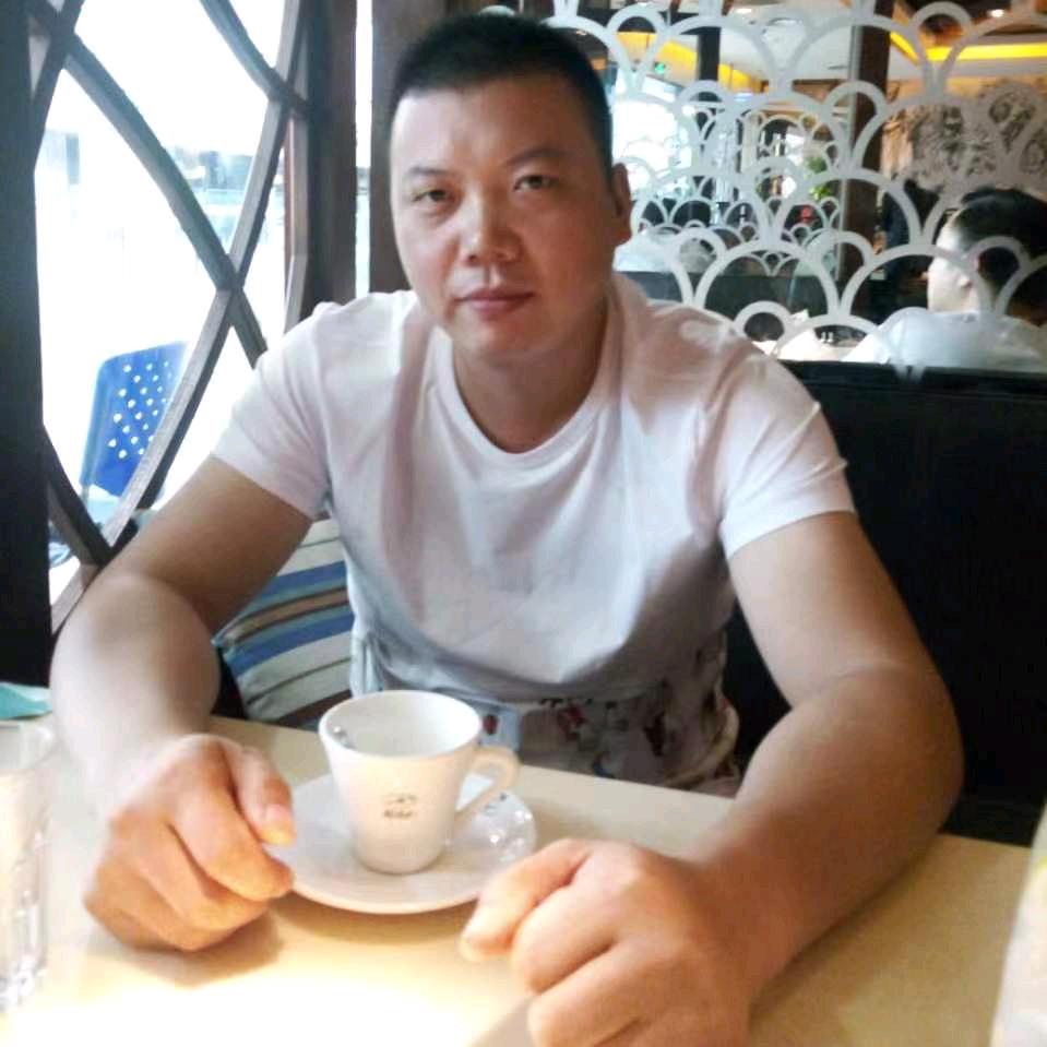 摇头摔寂寞