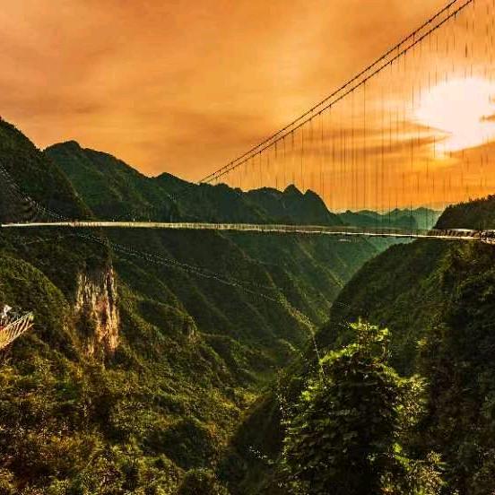 云顶飞渡玻璃桥<赵>