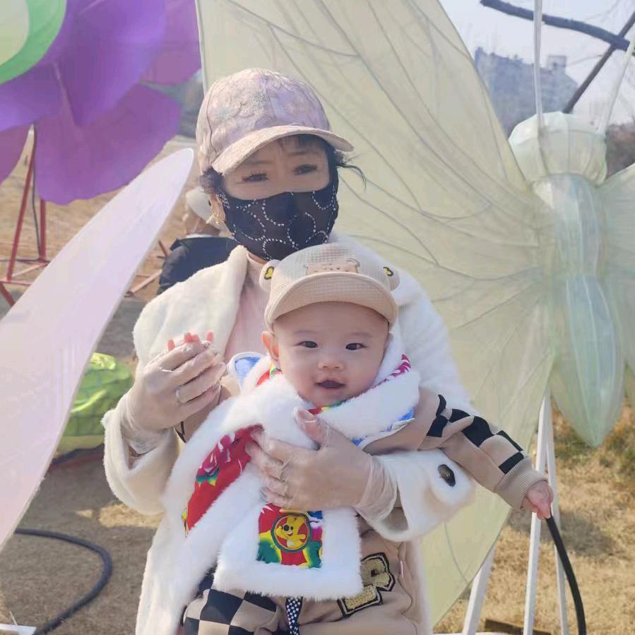 龙宝宸宸奶奶