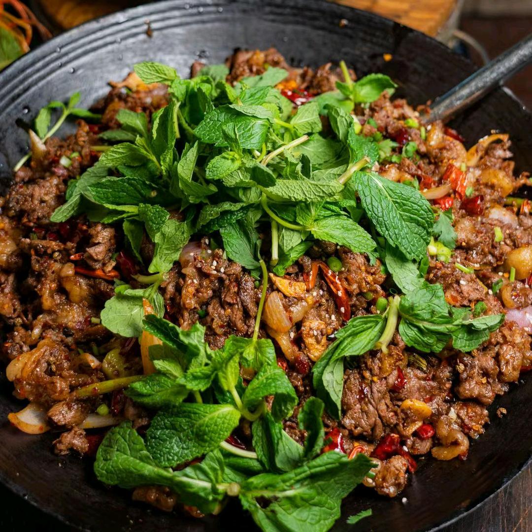 镇雄牛一锅干锅牛肉