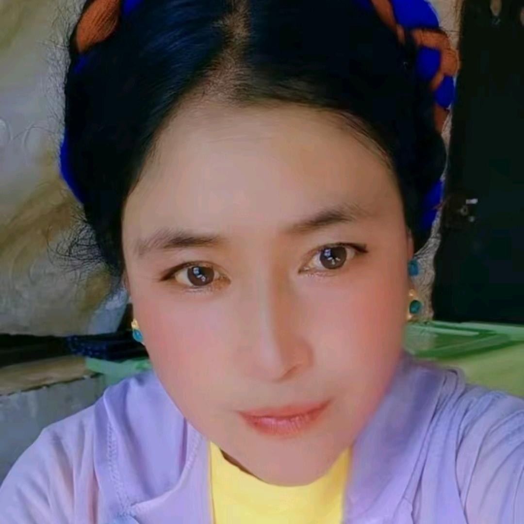 爱打篮球。