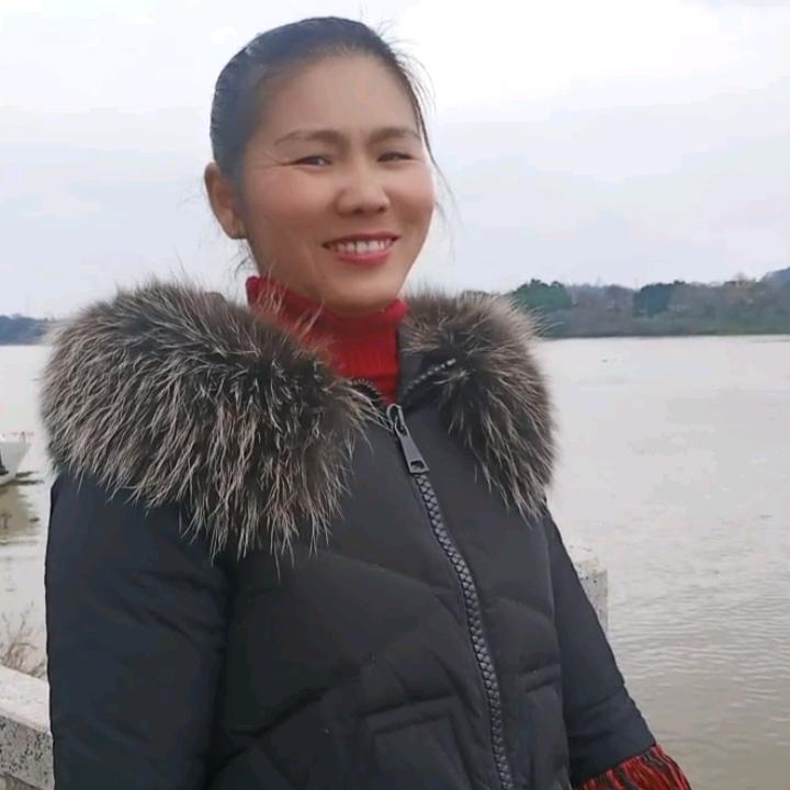 抖音妹，助力大号德歌每晚19：10开播