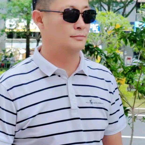 世乡八里熟食喂养黑花土猪闫生