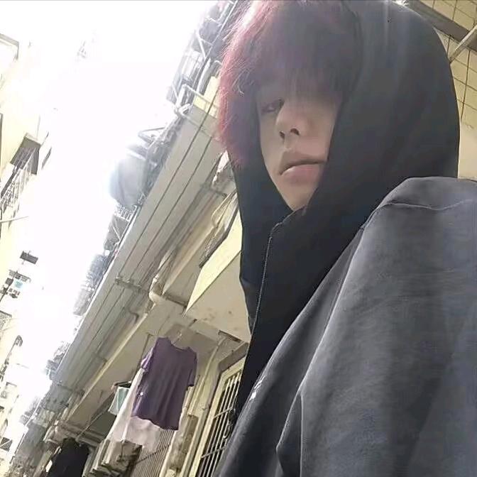 小郭不会颠球