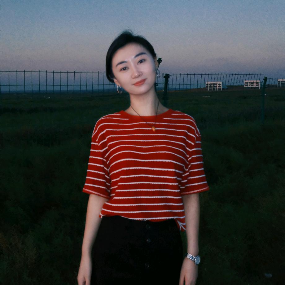 小 酥.