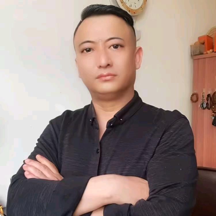 黄卫东