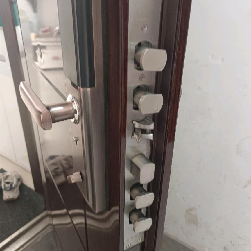 彝良开锁换锁小陈和邹哥