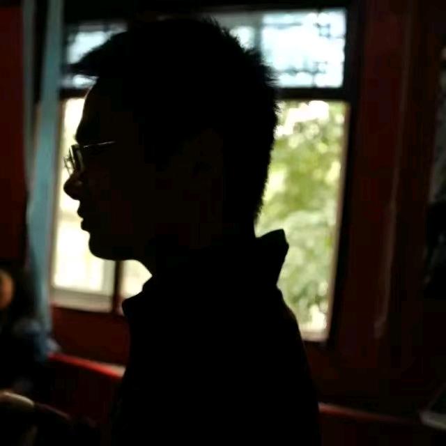 Mr'某某，某三岁