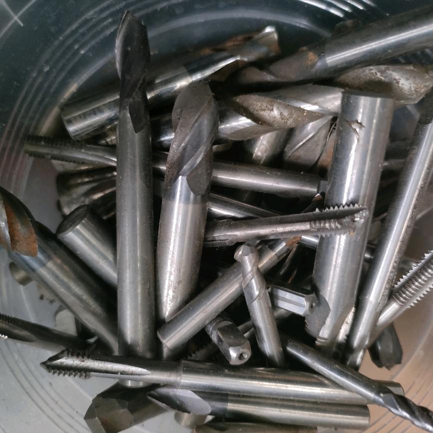 收购钨钢，高速钢，模具钢