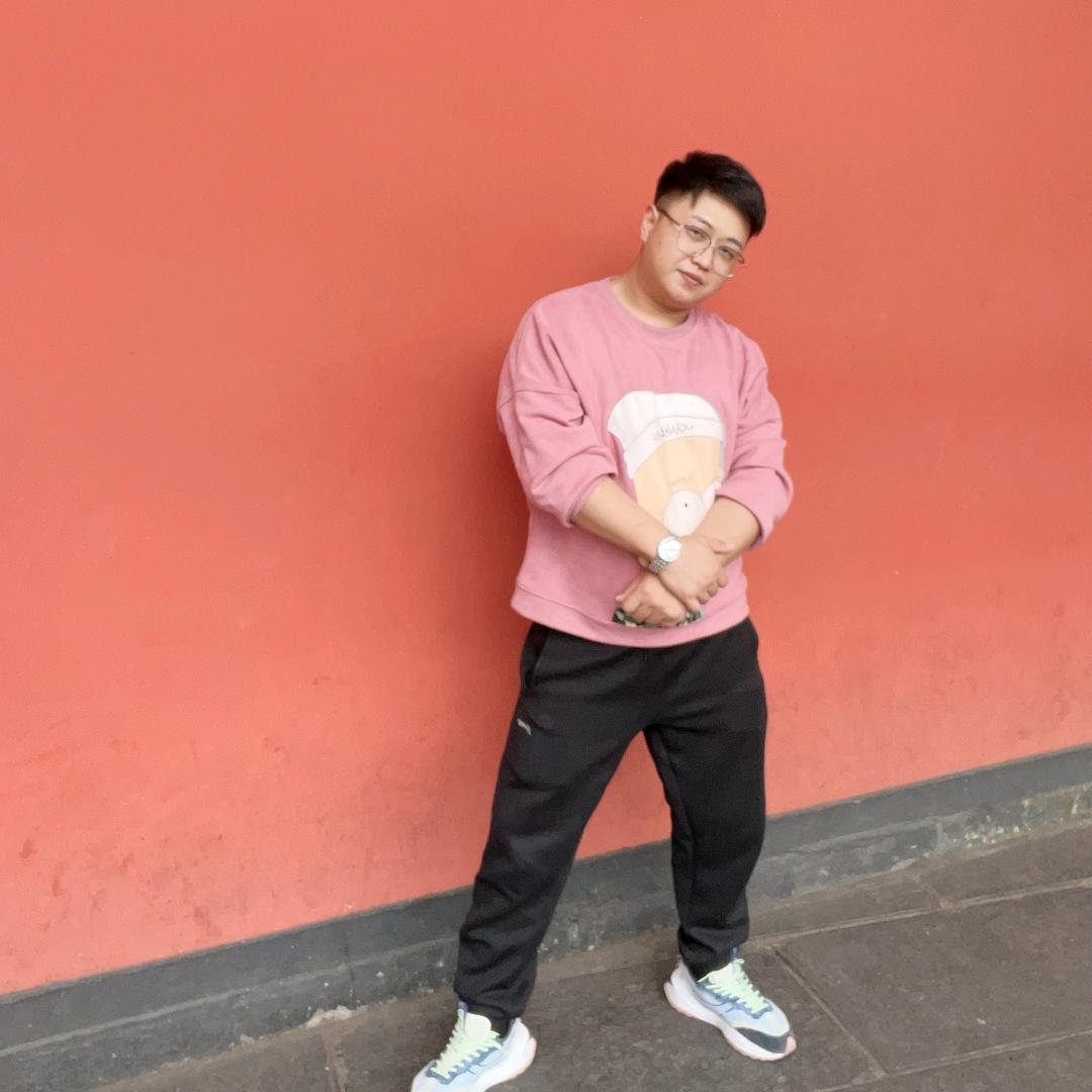 昊霖。