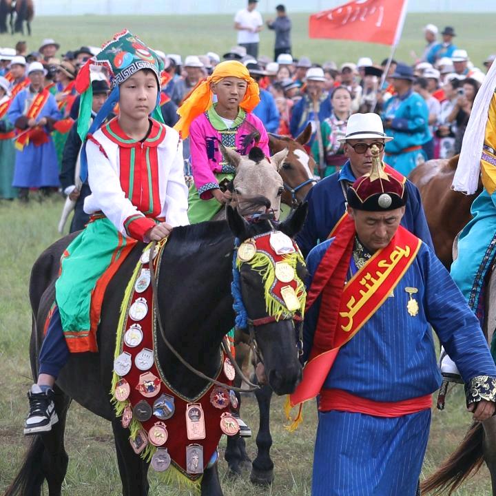 ᠶᠢᠷᠡᠡᠳᠠᠢ