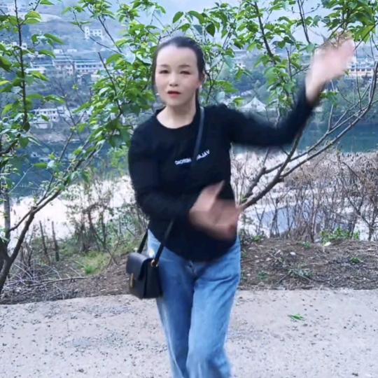 李