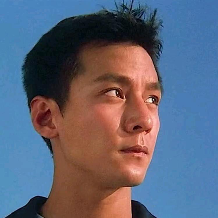 李天.