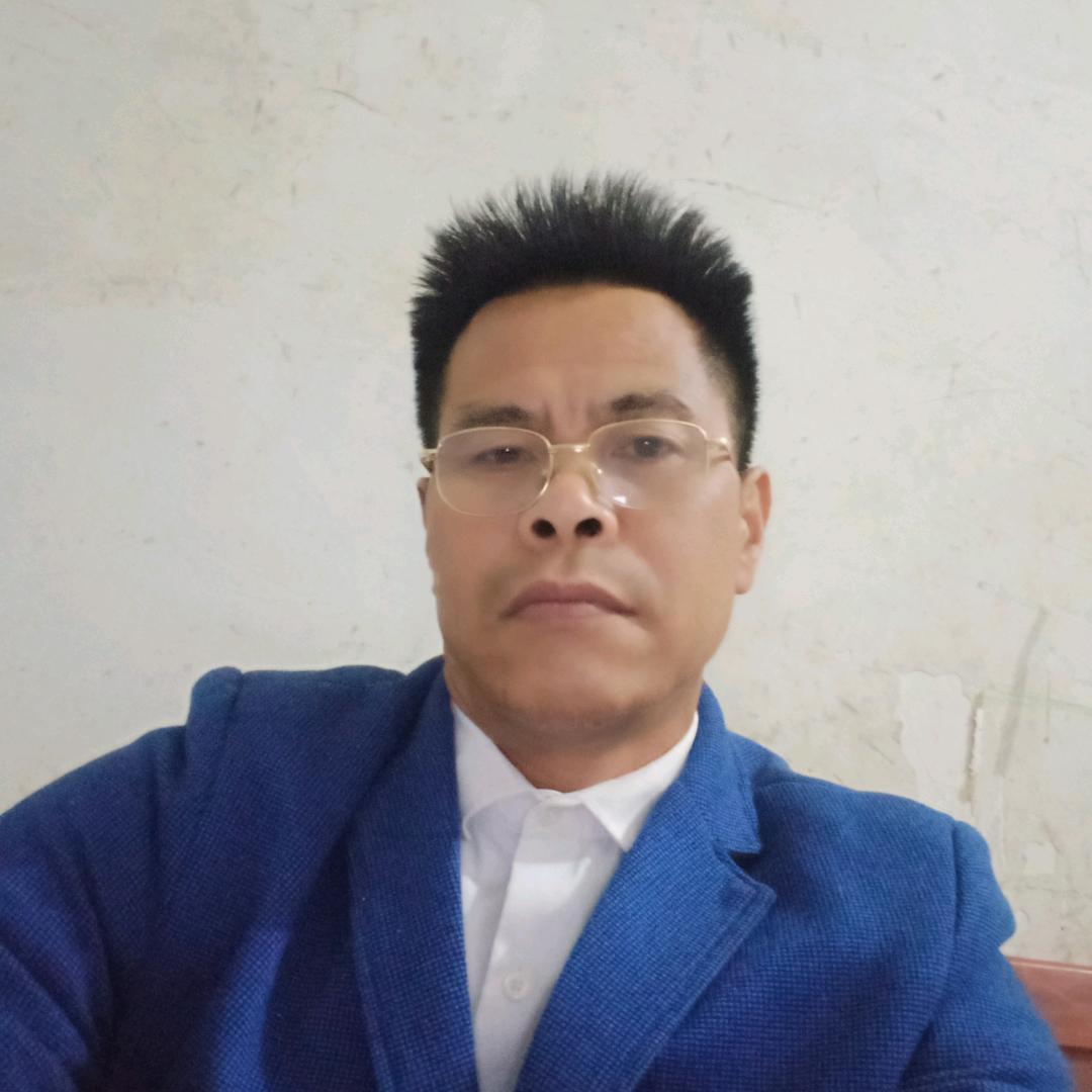 拿着美🍺酒敬月光