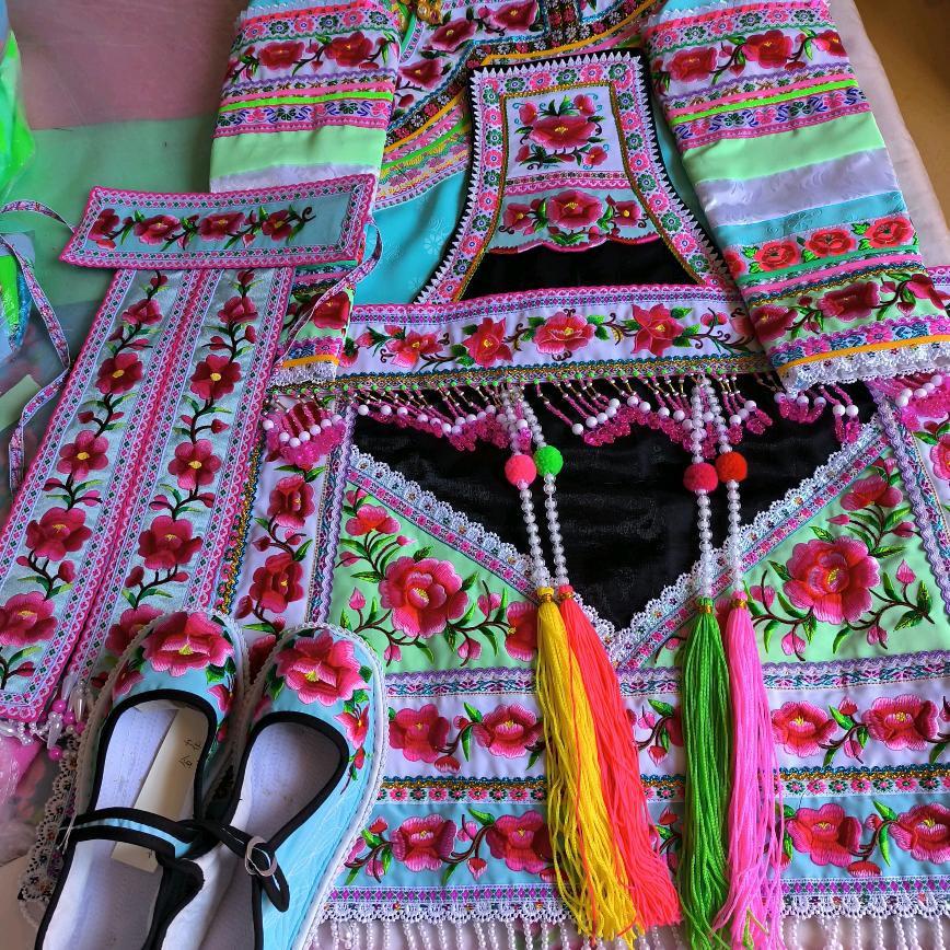 秀凤刺绣服装店