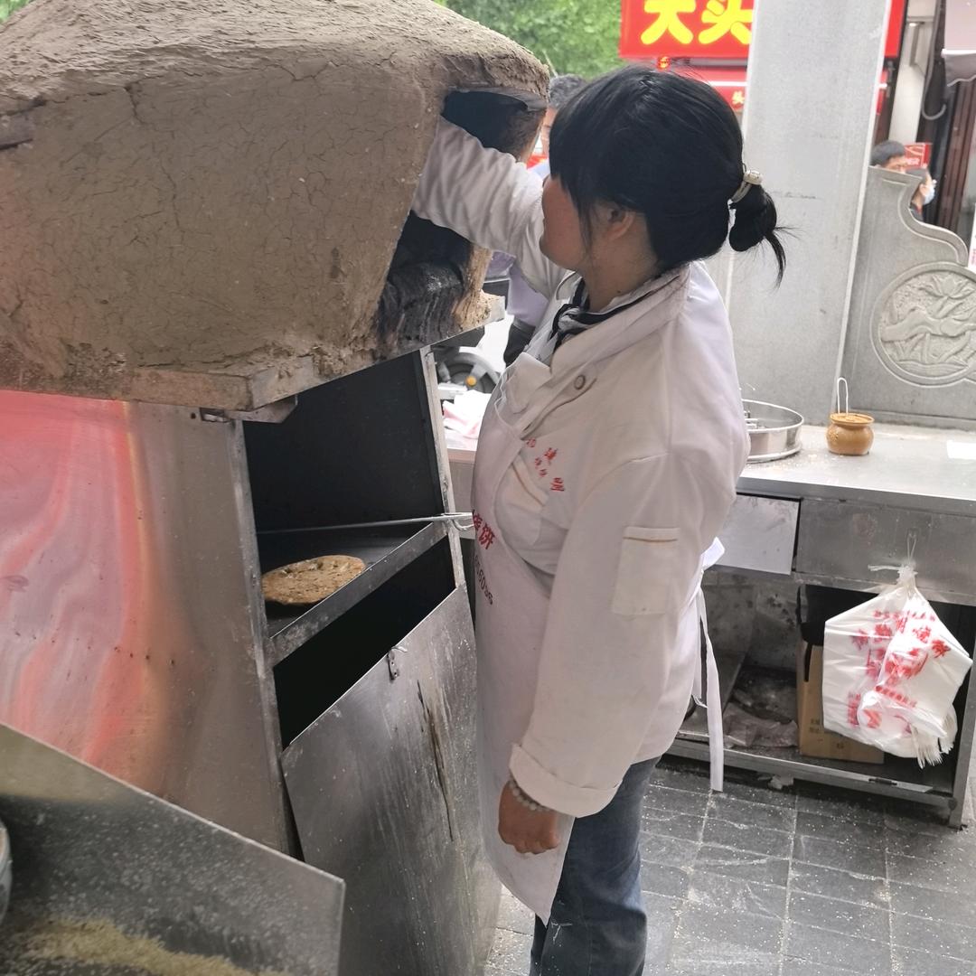 杨建明烧饼总店。