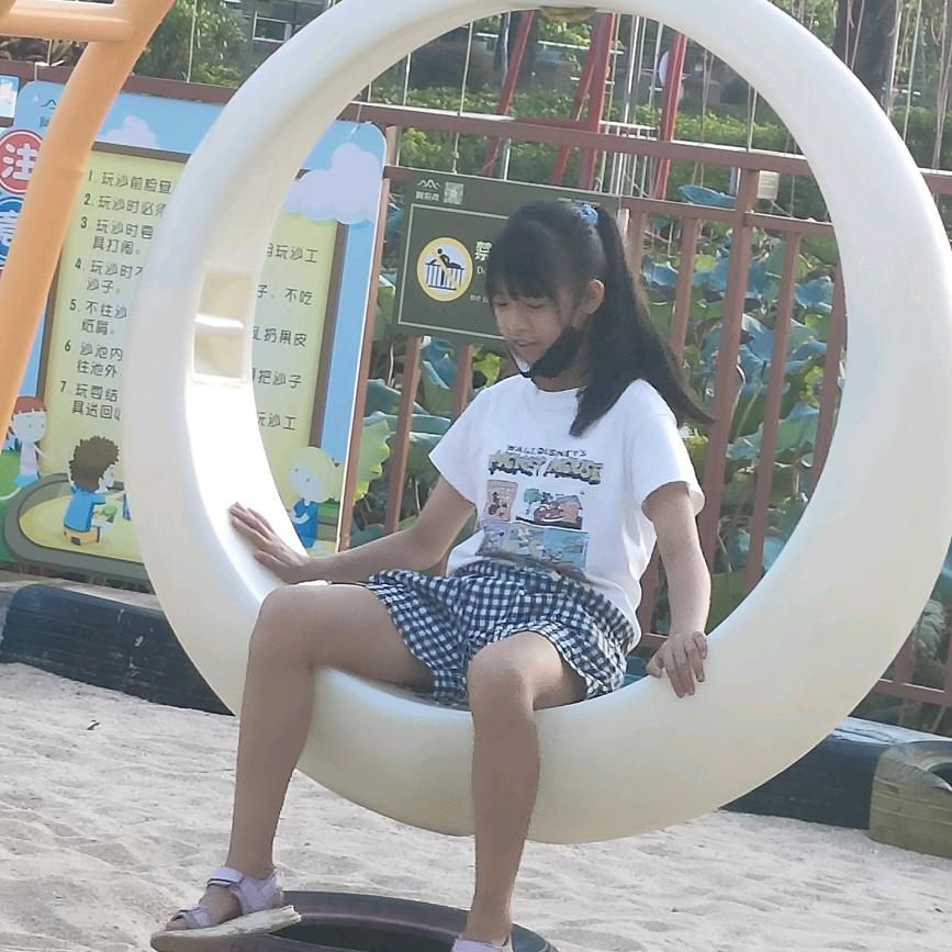 你是幸福的，我是快乐的