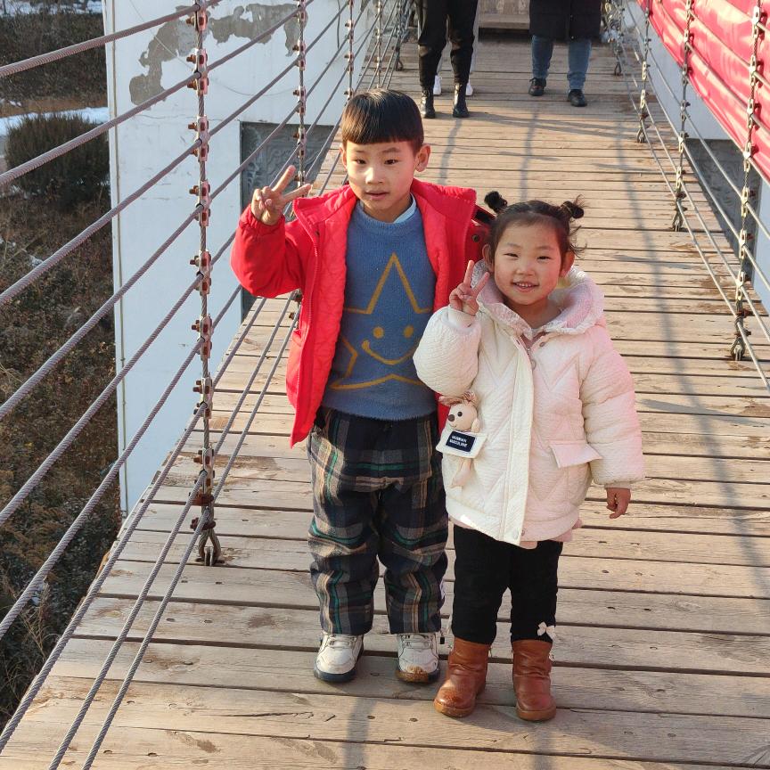 道路拖车救援。鹏飞汽贸有限公司