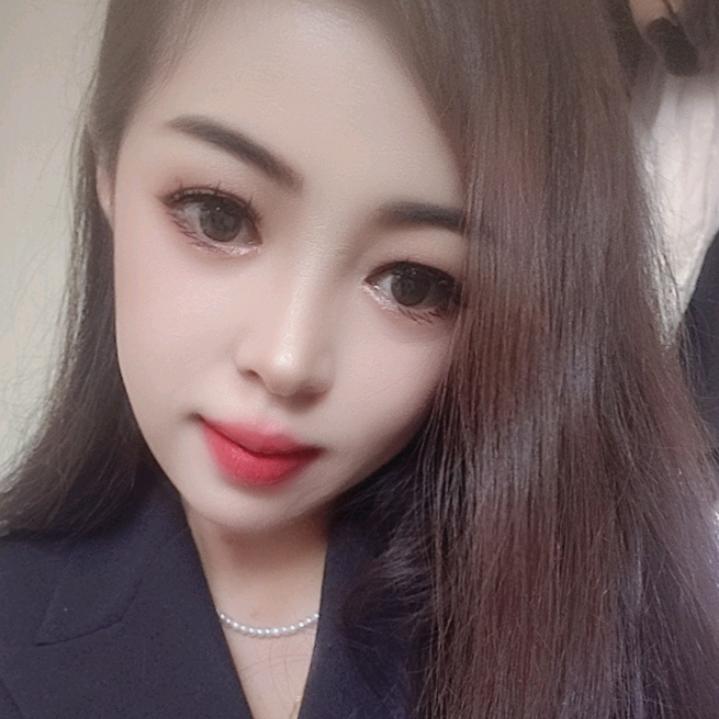 珠宝小姐姐-周