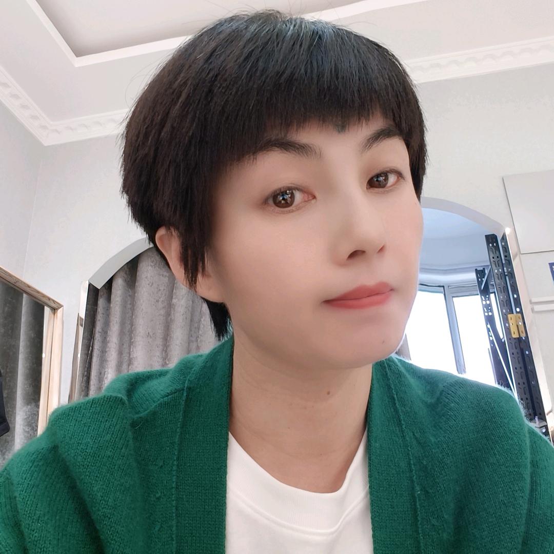 可乐妈🍭（上午10:40首播）