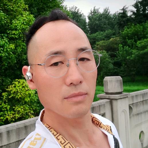 陈*飞