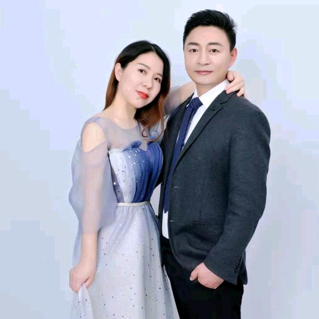 每天认识100大卡（卡姐夫妇）