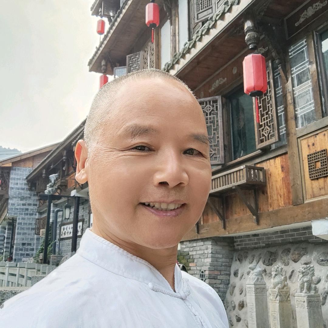 东山闲云