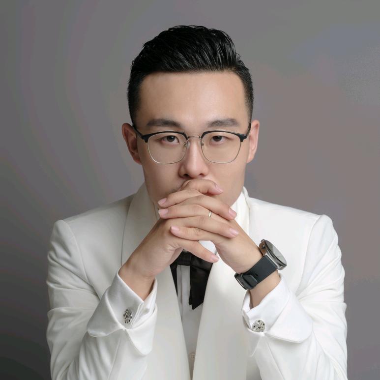 主持人李跃（收学员）
