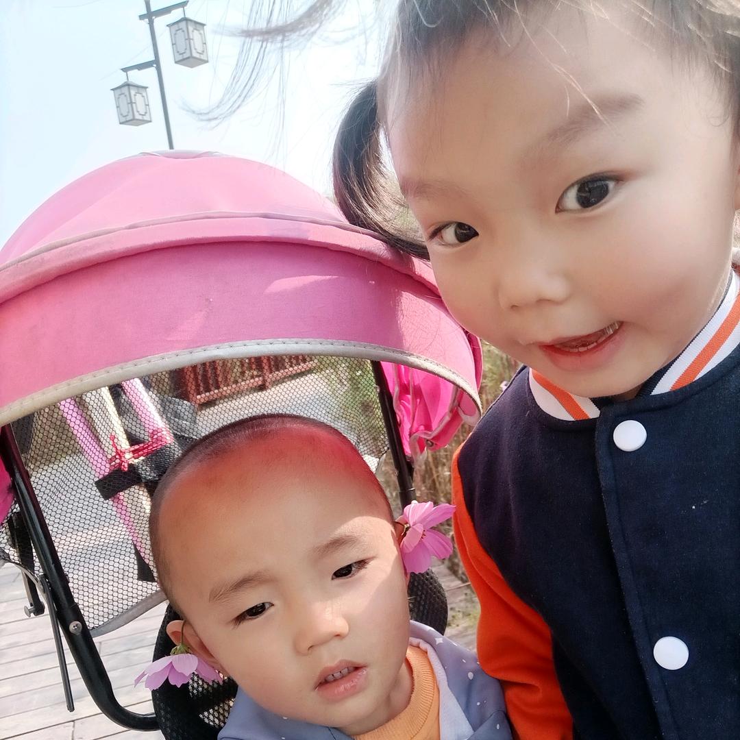 满庄卖烤鱼的小英