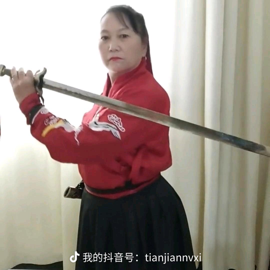 田间一女侠