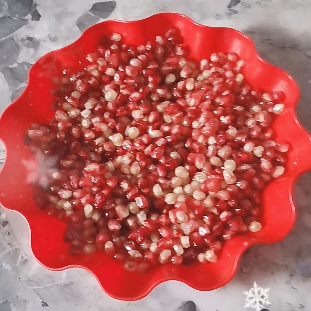 光军唱歌聊天。