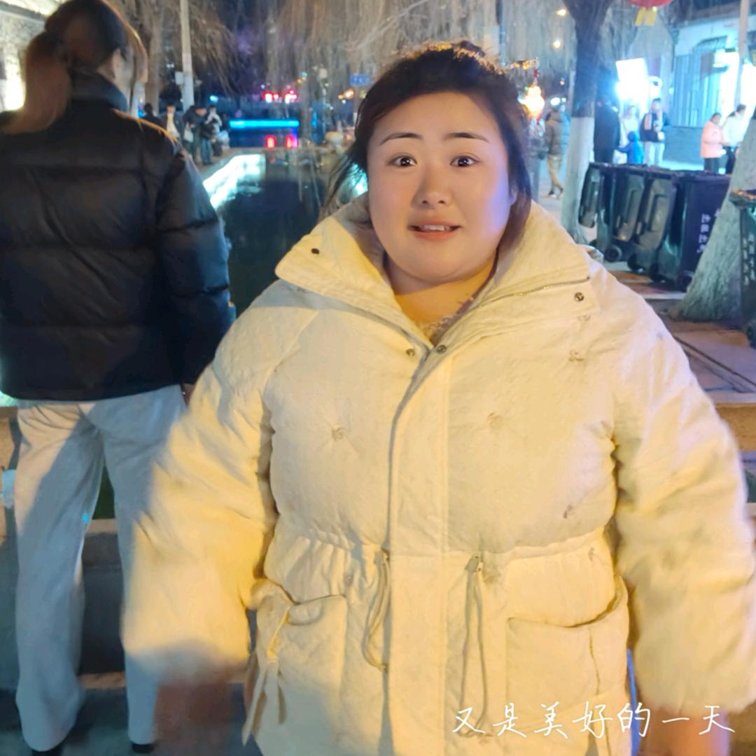 幸福河早市卖大公鸡