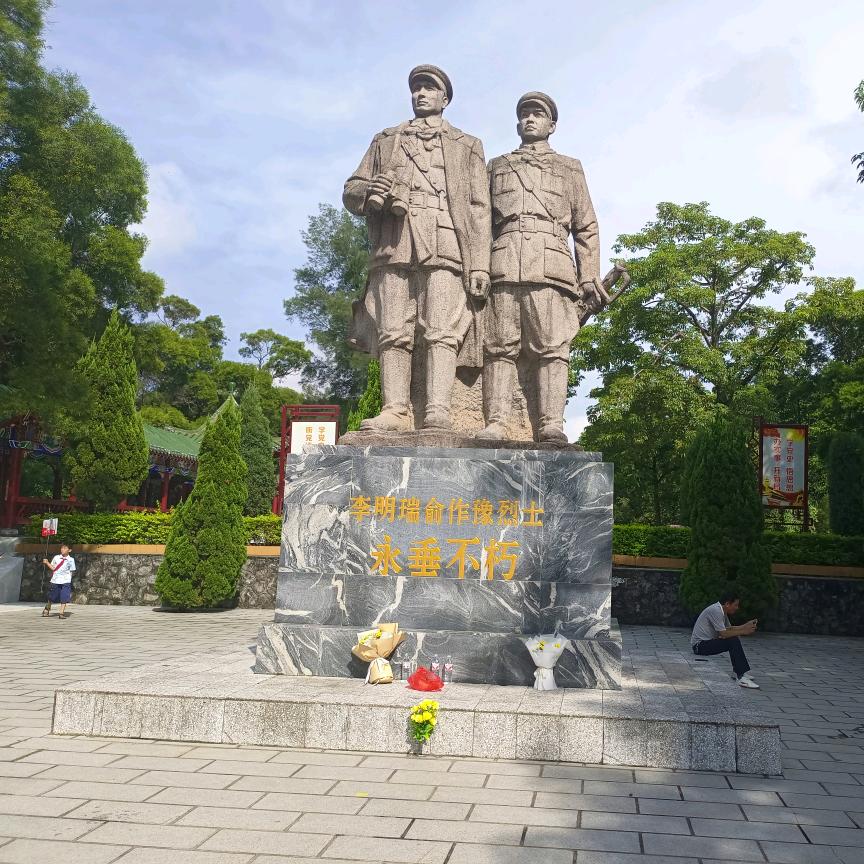 不知到用什么表情面对你