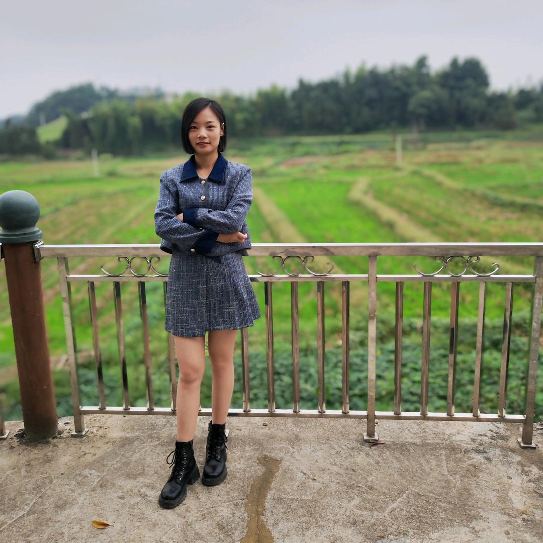 洞口周周
