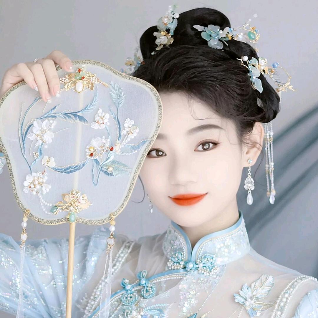 《萍姐》烟绕慧眼明