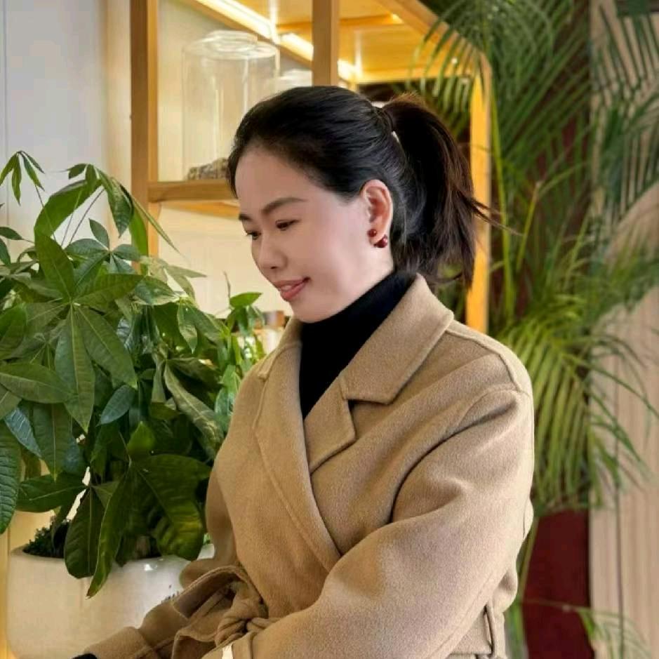 丽钢念峻莹