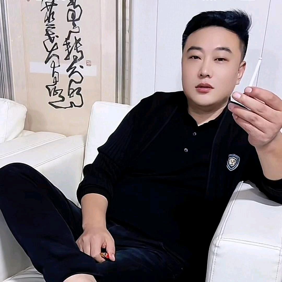 我是狄家大公子狄嘉豪小名狄川法名姜子牙