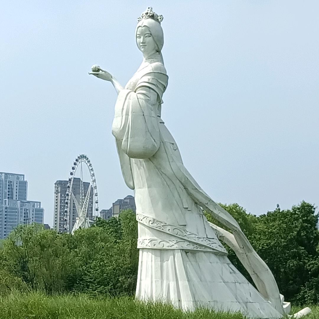 侯琳，